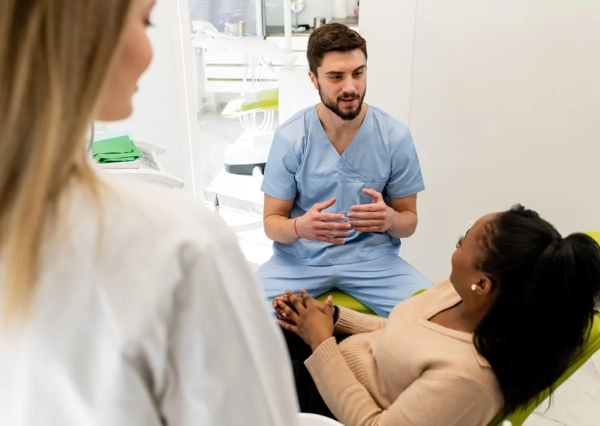 Dentist discussing what to eat after wisdom teeth removal with a patient.